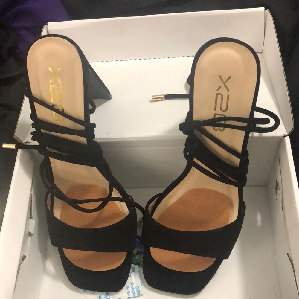 Black tie up heels